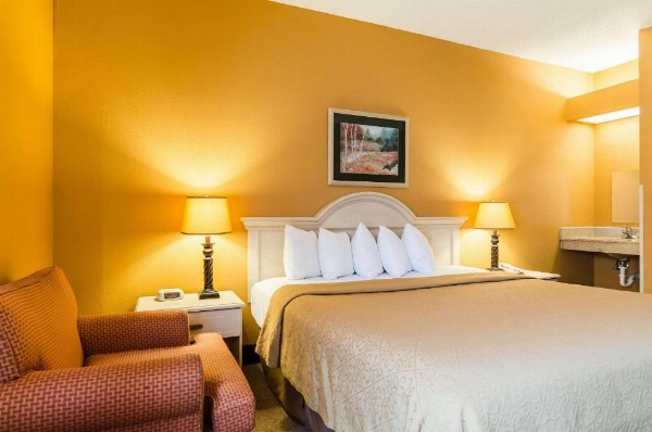 Quality Inn & Suites Manhattan image 10