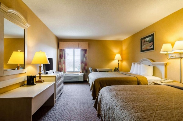 Quality Inn & Suites Manhattan image 11