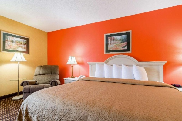 Quality Inn & Suites Manhattan image 12