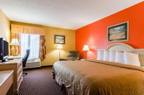 Quality Inn & Suites Manhattan image 13