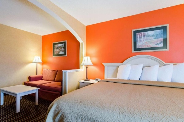 Quality Inn & Suites Manhattan image 19