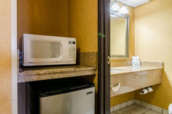 Quality Inn & Suites Manhattan image 22