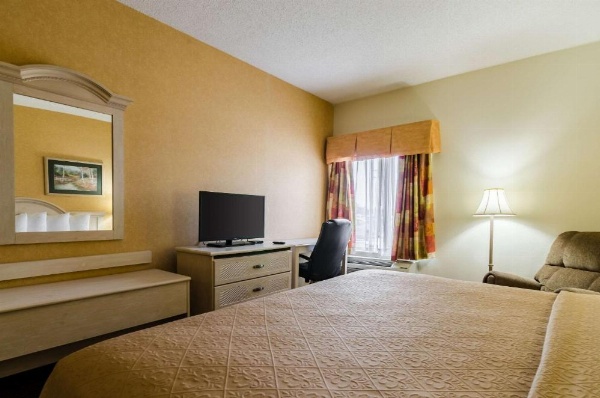 Quality Inn & Suites Manhattan image 25