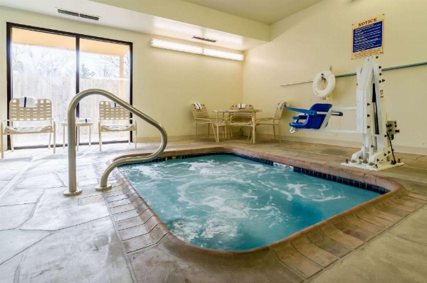 Quality Inn & Suites Manhattan image 27