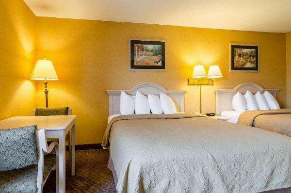 Quality Inn & Suites Manhattan image 6